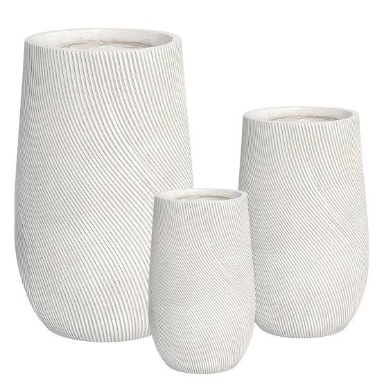 🪴 Helix U Pot – Modern Ribbed Planter for Indoor & Outdoor Styling